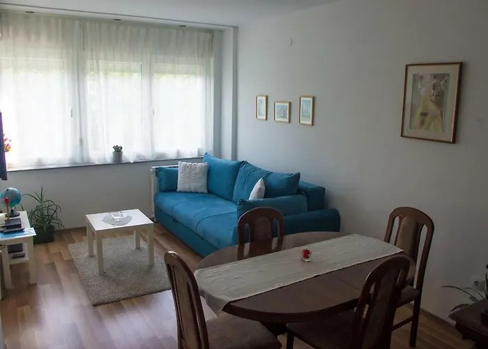 Meridian Apartment , 300M To Bus Terminal, Fast Wifi & Airport Transf