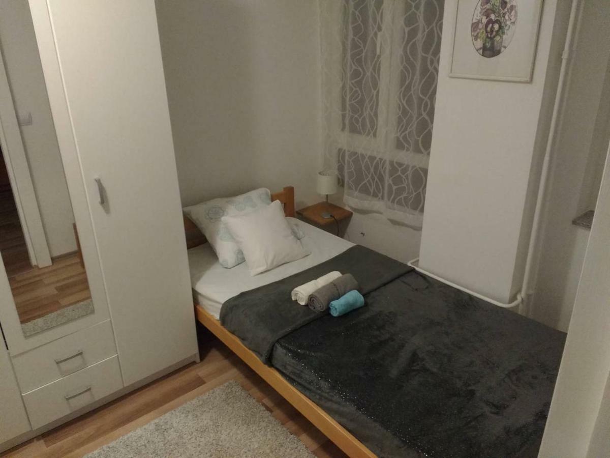 Apartment Meridian , 300m To Bus Terminal, Fast Wifi & Airport Transf