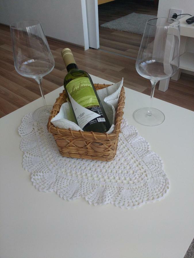 Apartment Meridian , 300m To Bus Terminal, Fast Wifi & Airport Transf *