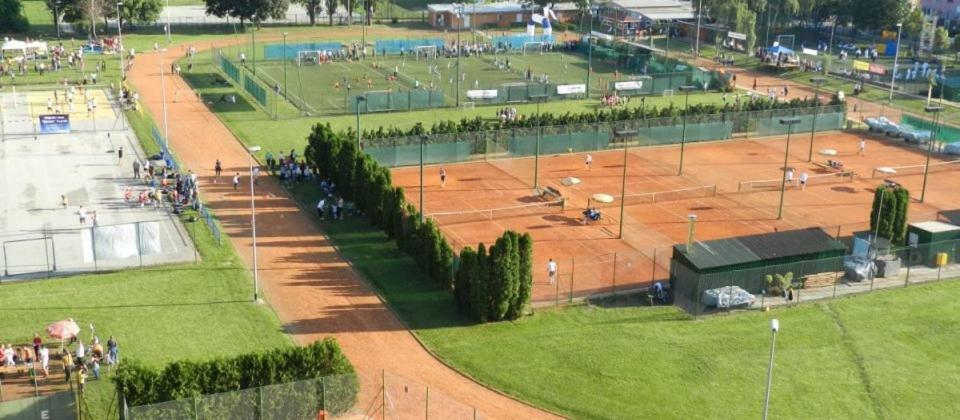 Apartment Meridian , 300m To Bus Terminal, Fast Wifi & Airport Transf *