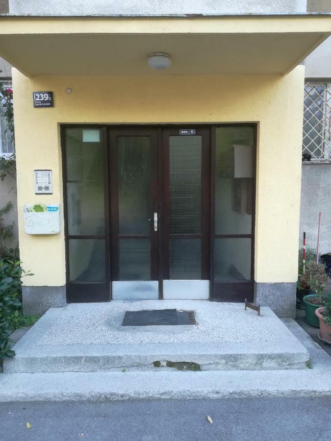 Apartment Meridian , 300m To Bus Terminal, Fast Wifi & Airport Transf *